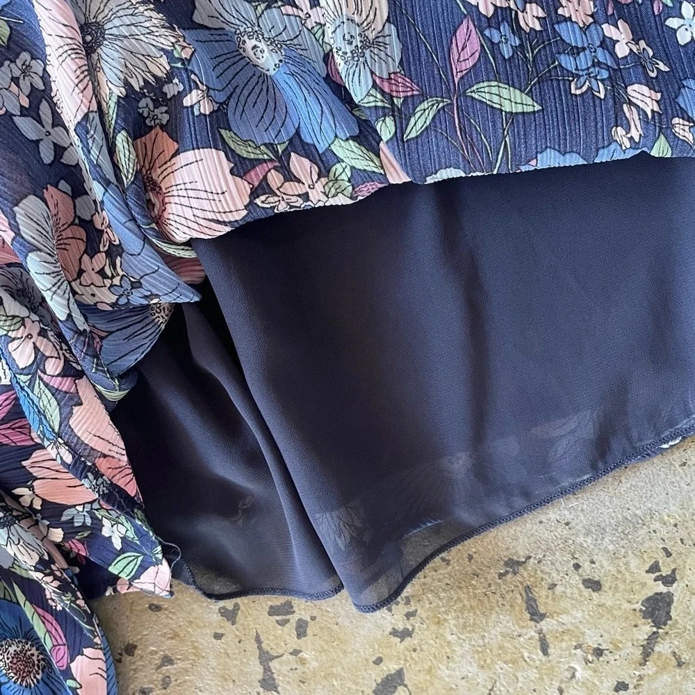 Karlie Jardin Keyhole Neck Blouse in Indigo and Pink Floral Print Size Medium